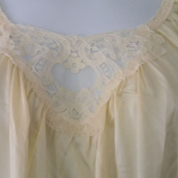 Vintage Lorraine short sleeve yellow nightgown with lace accent Sz L - Picture 4 of 7